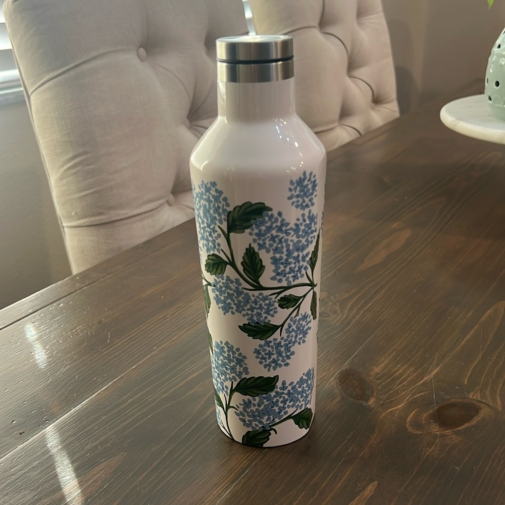 Corkcicle x Rifle Paper Co. Cream hydrangea canteen. 16 oz. Screw top lid